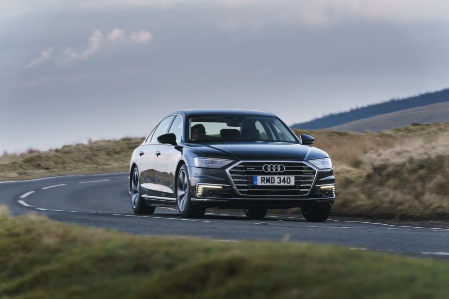  Audi A8 L 60 TFSI e Quattro (D5) 2020 года  (UK) (фото 1 из 138)